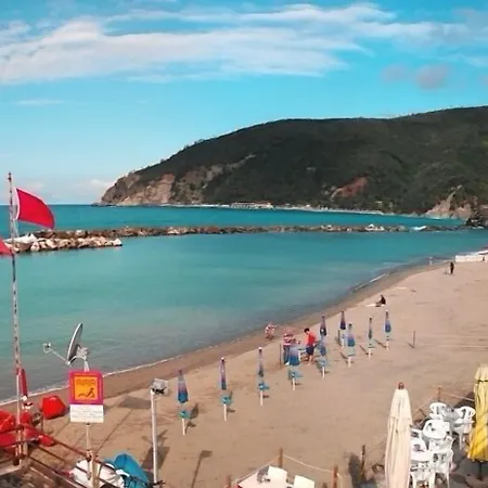 Eva La Romantica 2* Moneglia